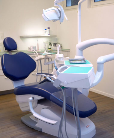 Behandlungsstuhl Dentalhygiene Lachen